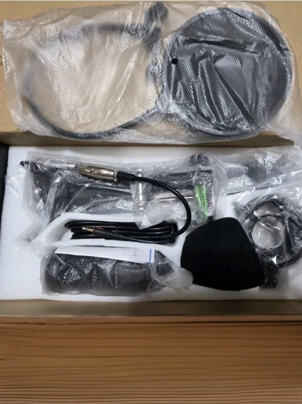 Condenser Microphone Kit with Black Boom Arm and Pop Filter